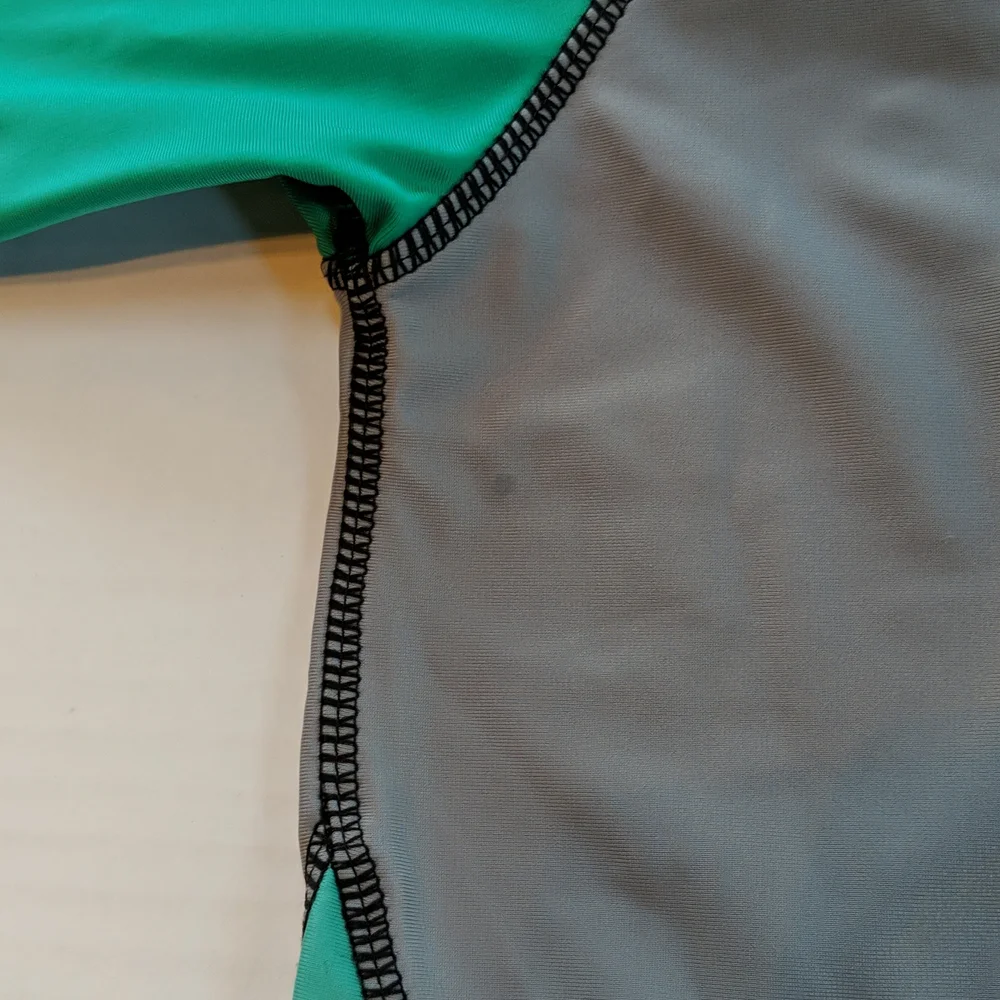 UV Skinz boys swim top. Sz 5